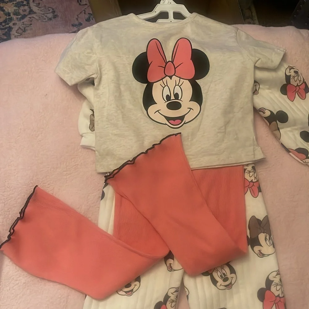 4 piece Minnie Mouse set